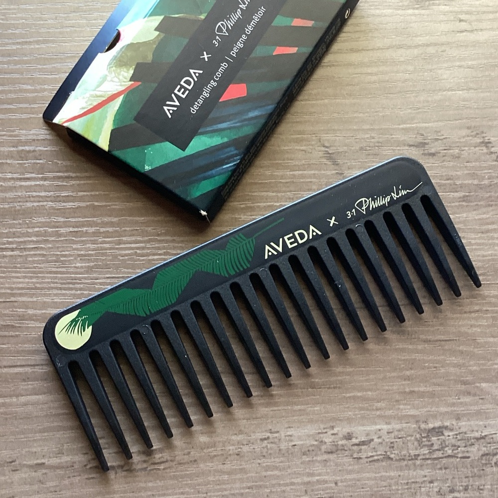 New AVEDA x 3.1 Phillip Lim Detangling Comb - Picture 3 of 4